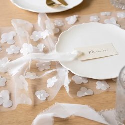 Bordlber Hvid Tyl med Blomster / 26 cm. x 5 m.