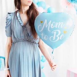 Hjerteformet Folieballon " Mom to Be" / Lysebl 35 cm.