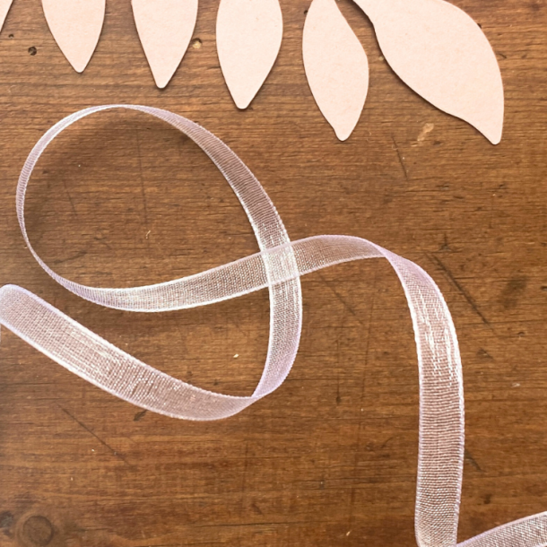 Chiffonbnd Hvidt 6 mm/ 25 M.