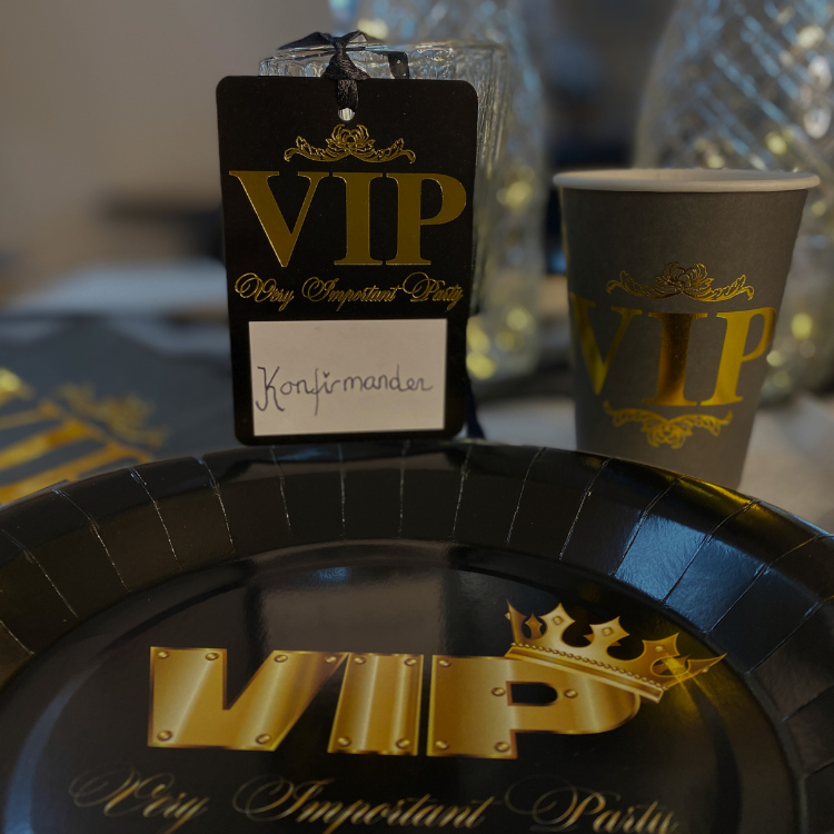 Konfirmation i Sort, Guld og V.I.P - Himmelrum ApS
